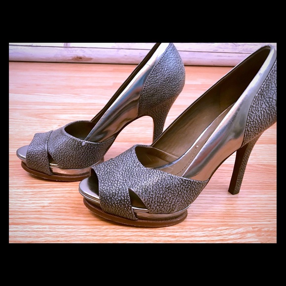 BCBG Max Azria Taupe Metallic platform Heels 7B - Picture 1 of 8